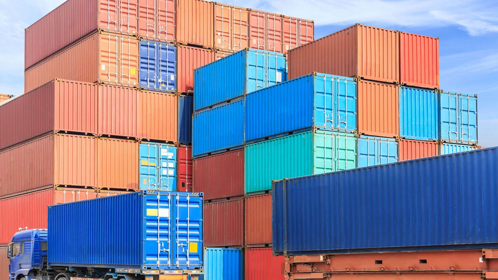 A person filling out a Shipper's Letter of Instruction form