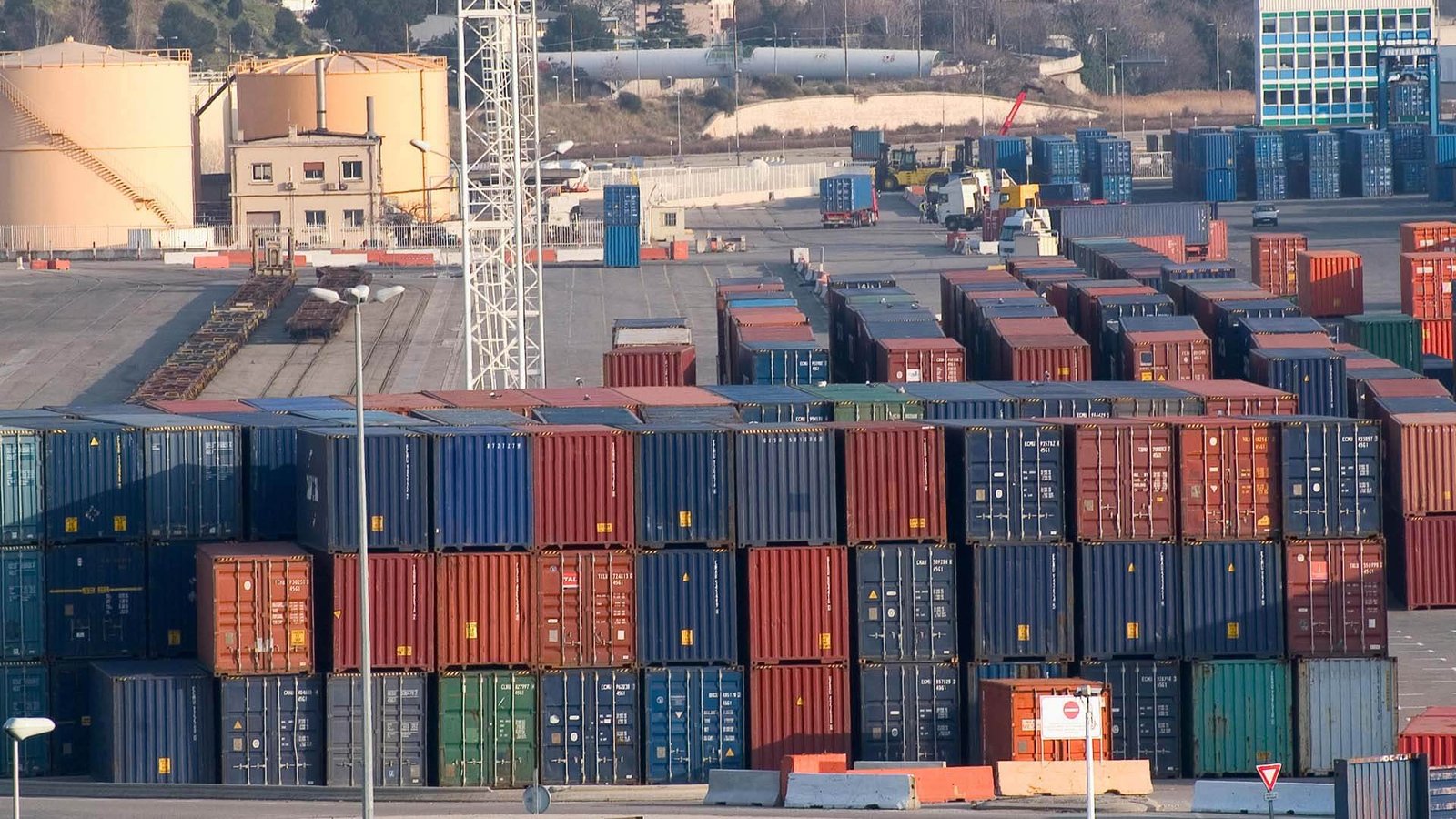 Freight forwarders vs Freight brokers